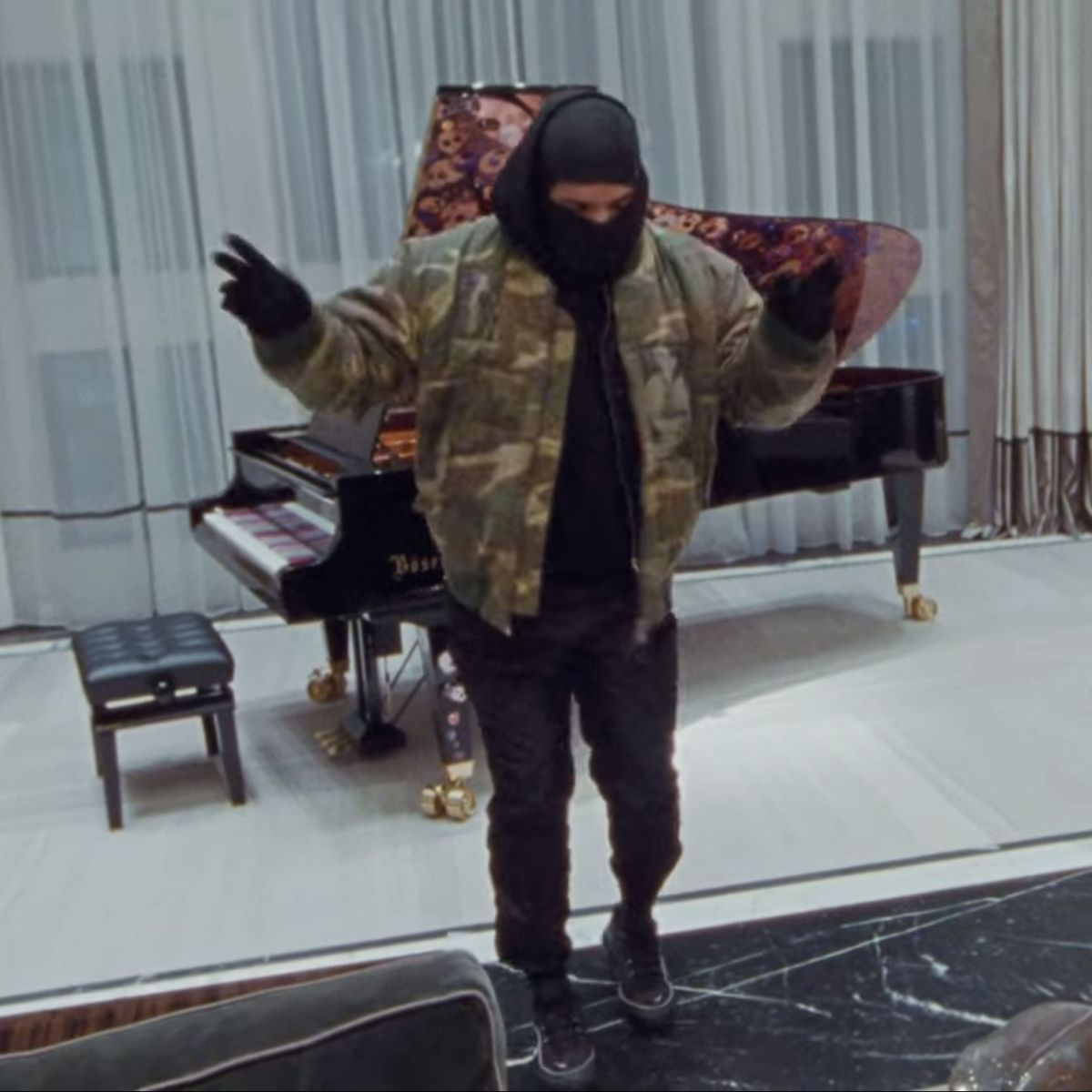 2b33bd4f9f035967a59b958d6c78c5b796-drake-toosie-slide.rsquare.w1200